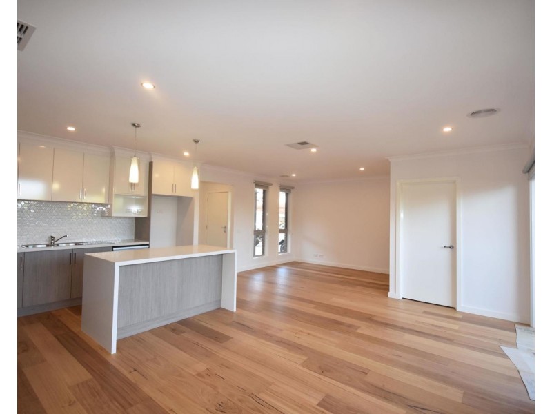 2/18 Chirnside Drive, Chirnside Park VIC 3116