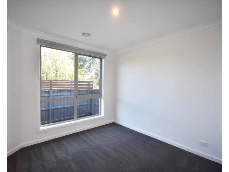 2/18 Chirnside Drive, Chirnside Park VIC 3116