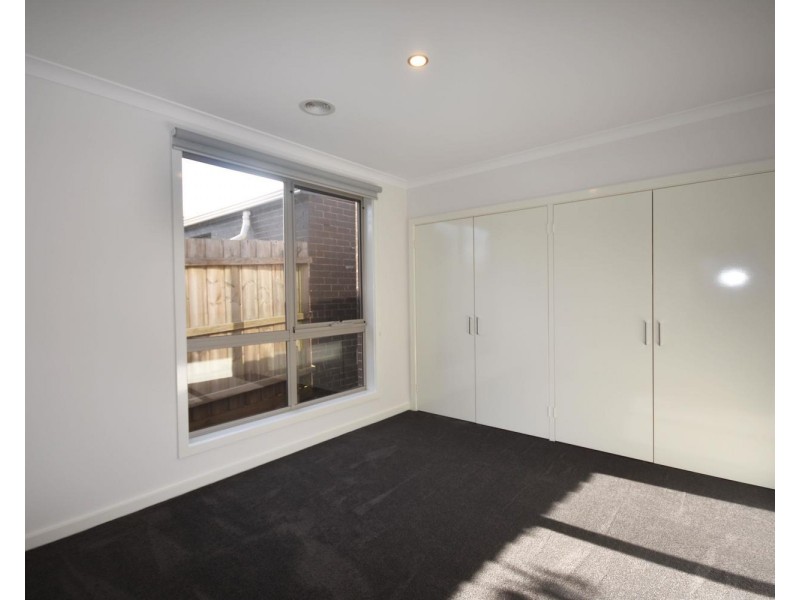 2/18 Chirnside Drive, Chirnside Park VIC 3116