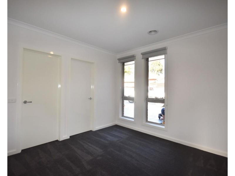 2/18 Chirnside Drive, Chirnside Park VIC 3116