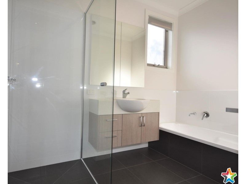 2/18 Chirnside Drive, Chirnside Park VIC 3116