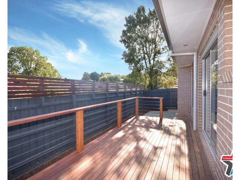 2/18 Chirnside Drive, Chirnside Park VIC 3116