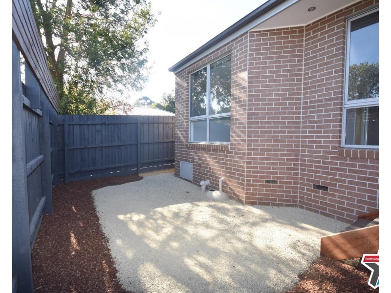 2/18 Chirnside Drive, Chirnside Park VIC 3116