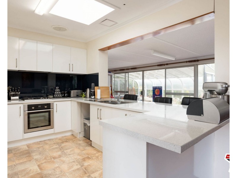 24 Sweetland Road, Mooroolbark VIC 3138