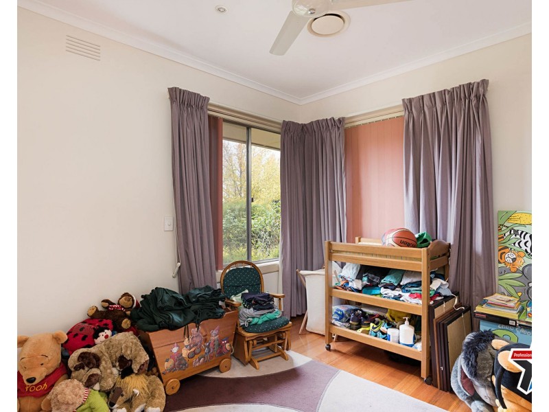 24 Sweetland Road, Mooroolbark VIC 3138