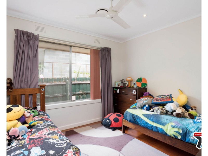 24 Sweetland Road, Mooroolbark VIC 3138