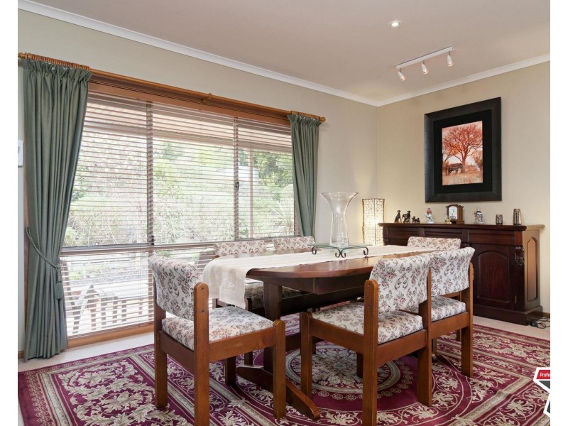 6 Chapman Court, Mooroolbark VIC 3138