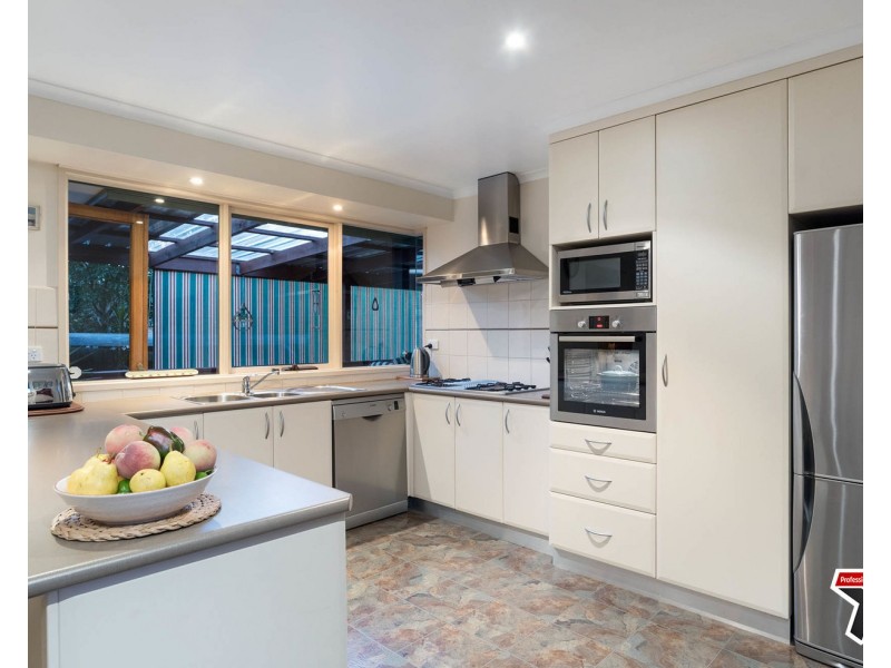 3 Wallace Way, Mooroolbark VIC 3138