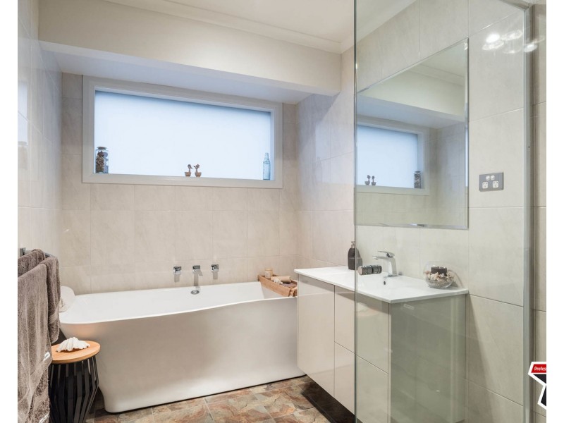 3 Wallace Way, Mooroolbark VIC 3138