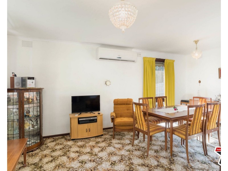 10 Meadowlark Lane, Mooroolbark VIC 3138
