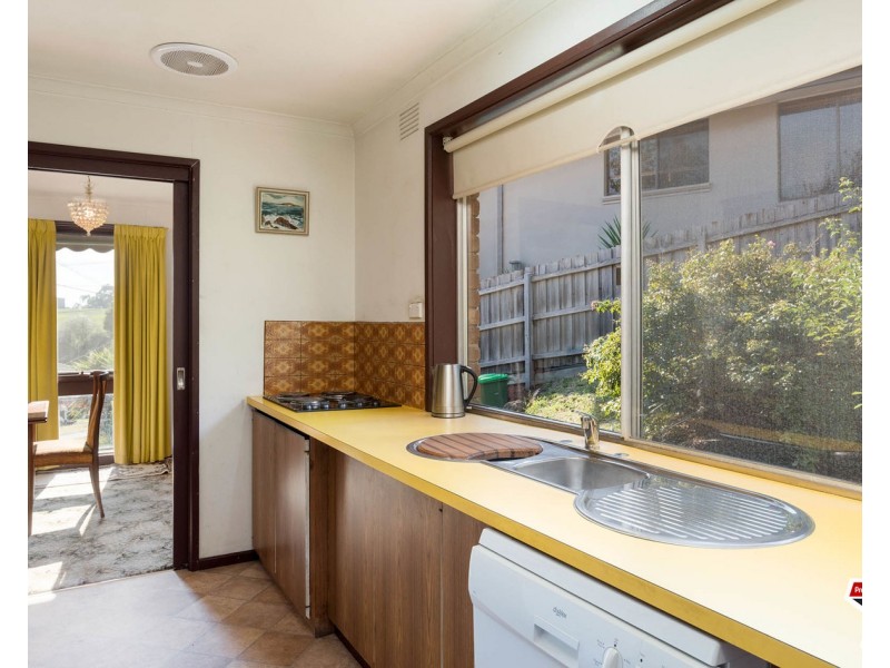 10 Meadowlark Lane, Mooroolbark VIC 3138