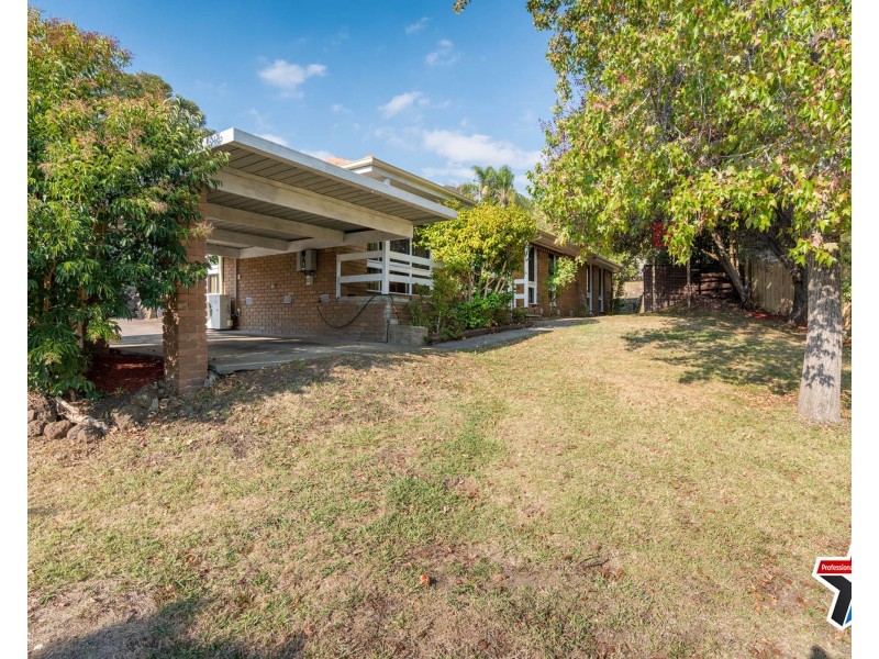 10 Meadowlark Lane, Mooroolbark VIC 3138