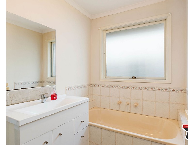 4 Sunnyridge Court, Chirnside Park VIC 3116