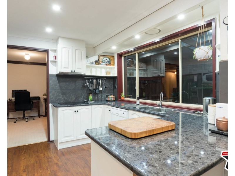 18 Batterbee Drive, Mooroolbark VIC 3138