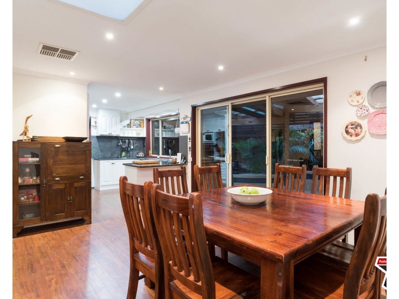 18 Batterbee Drive, Mooroolbark VIC 3138