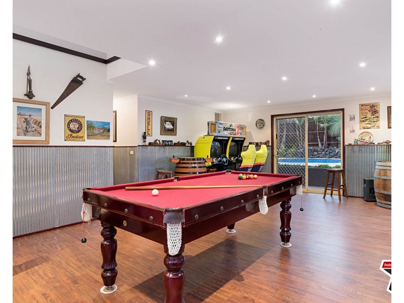 18 Batterbee Drive, Mooroolbark VIC 3138