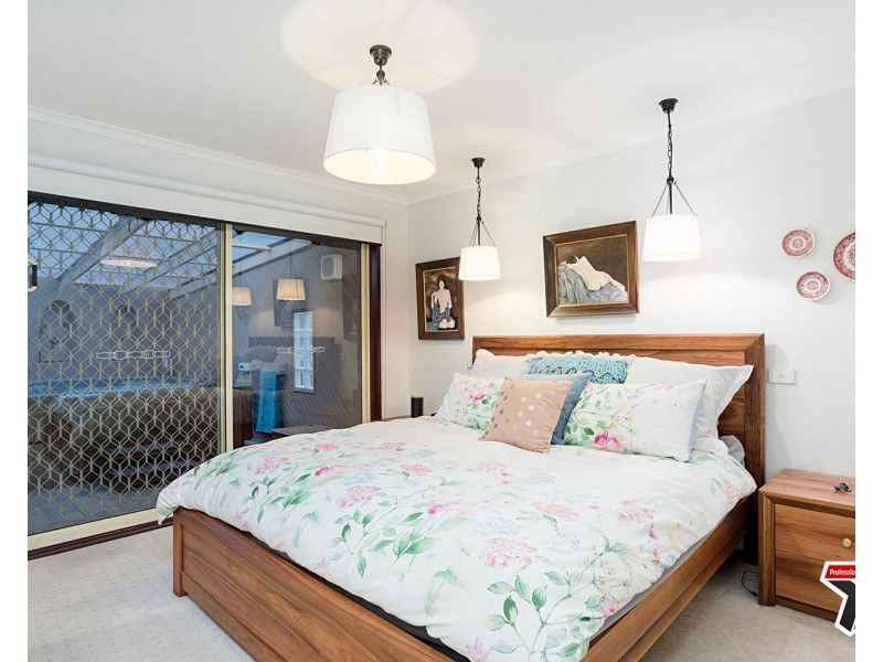 18 Batterbee Drive, Mooroolbark VIC 3138