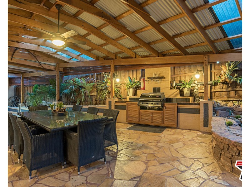 18 Batterbee Drive, Mooroolbark VIC 3138