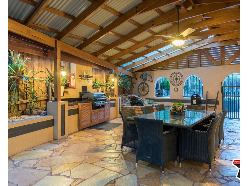 18 Batterbee Drive, Mooroolbark VIC 3138