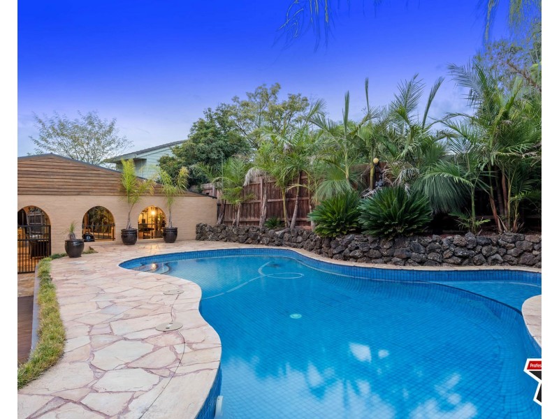 18 Batterbee Drive, Mooroolbark VIC 3138