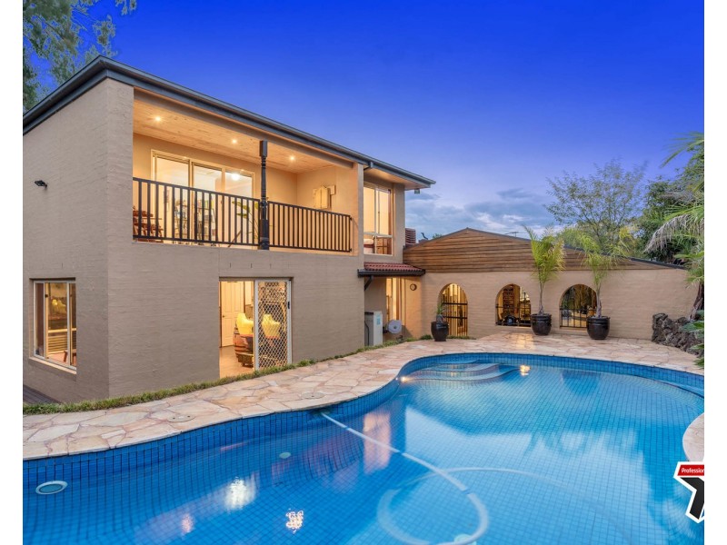 18 Batterbee Drive, Mooroolbark VIC 3138