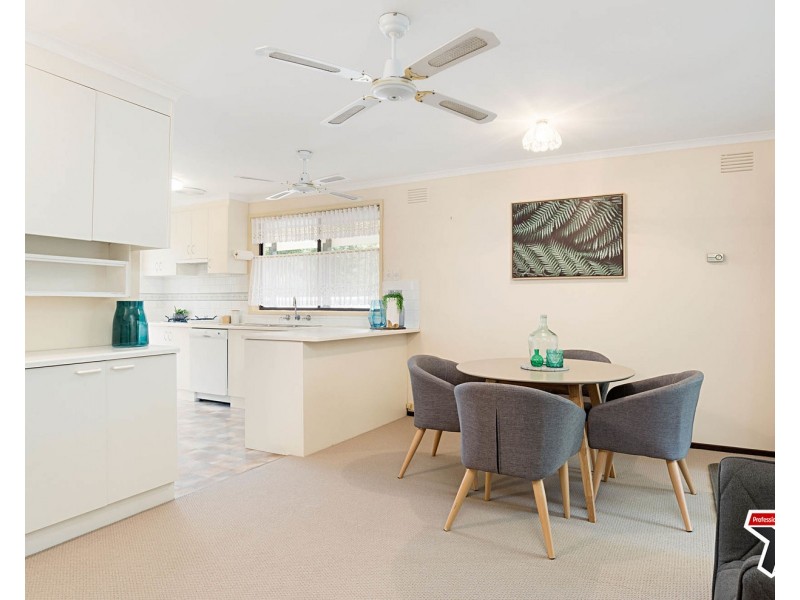 95 Esther Crescent, Mooroolbark VIC 3138