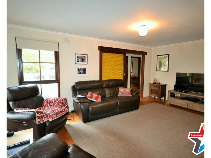 27 The Avenue, Montrose VIC 3765