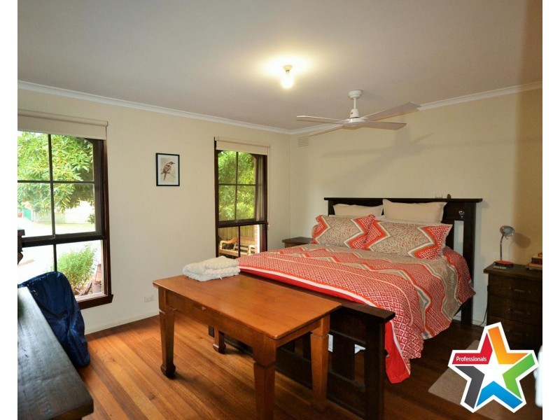 27 The Avenue, Montrose VIC 3765