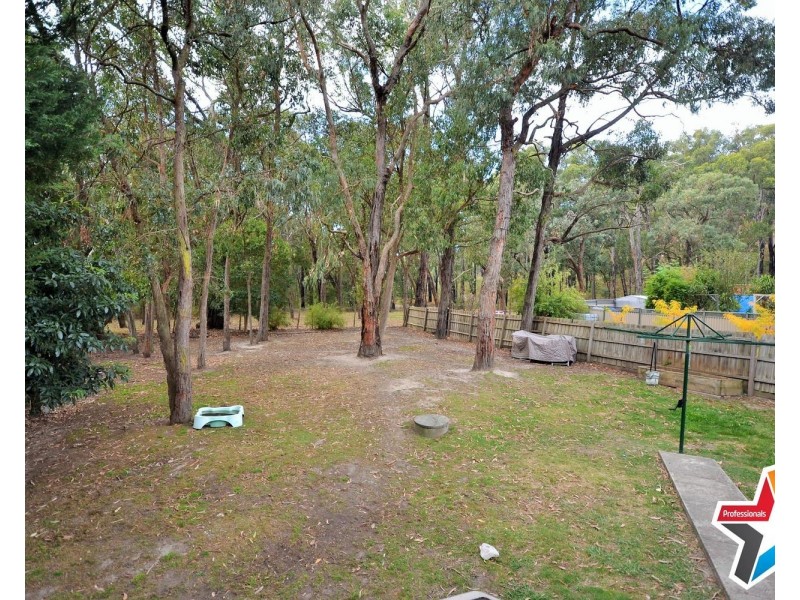 27 The Avenue, Montrose VIC 3765