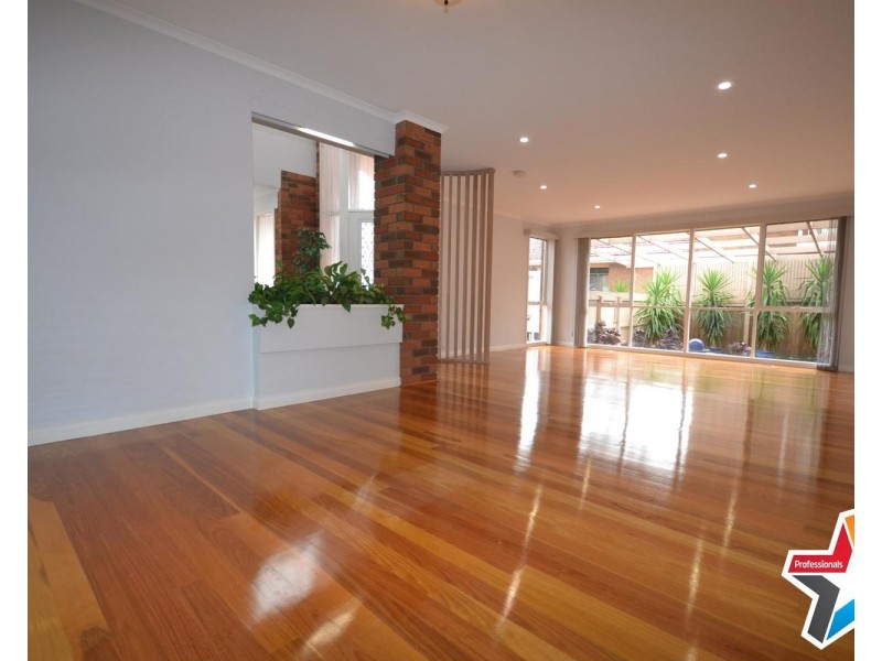 73 Partridge Way, Mooroolbark VIC 3138