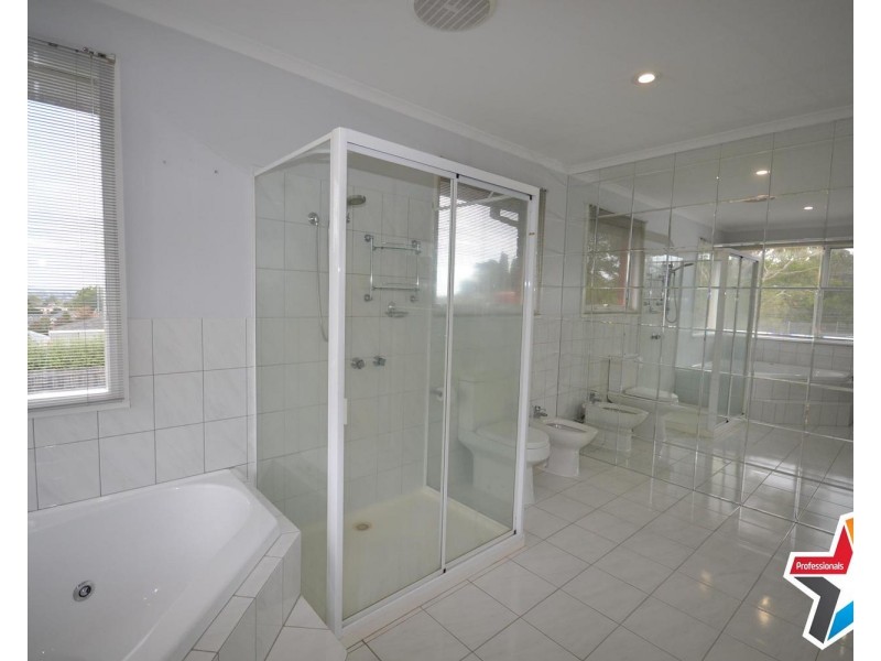 73 Partridge Way, Mooroolbark VIC 3138