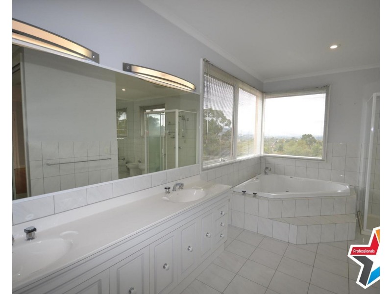 73 Partridge Way, Mooroolbark VIC 3138