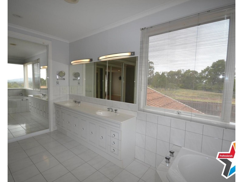 73 Partridge Way, Mooroolbark VIC 3138