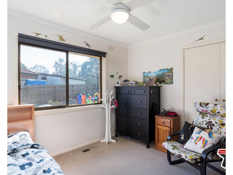 4 Bond Court, Croydon VIC 3136