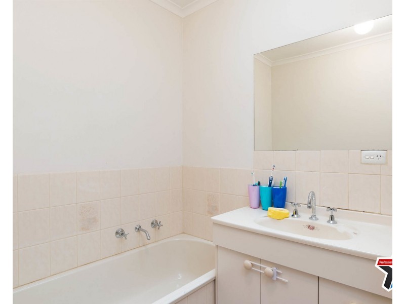 4 Bond Court, Croydon VIC 3136