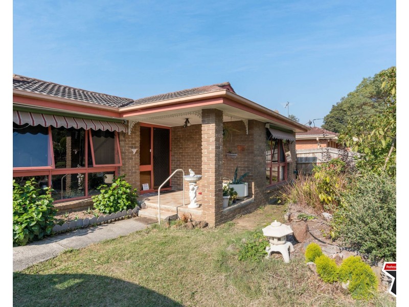 8 Lee Ann Crescent, Croydon VIC 3136