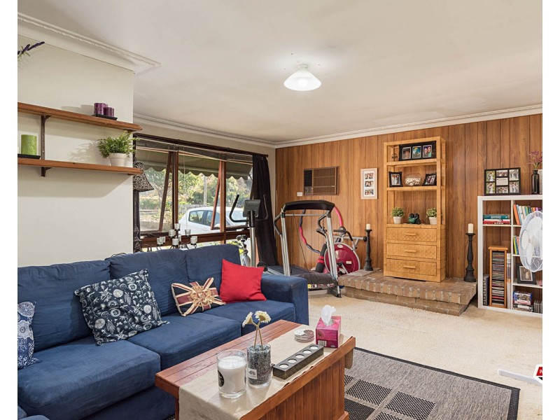 8 Lee Ann Crescent, Croydon VIC 3136