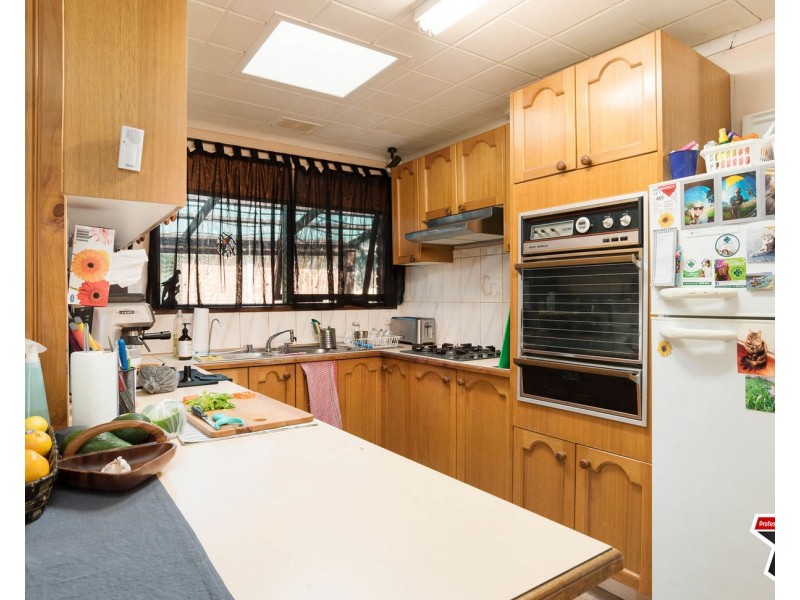 8 Lee Ann Crescent, Croydon VIC 3136