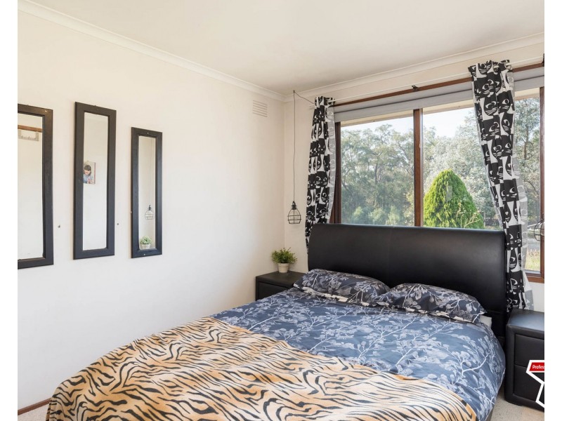 8 Lee Ann Crescent, Croydon VIC 3136