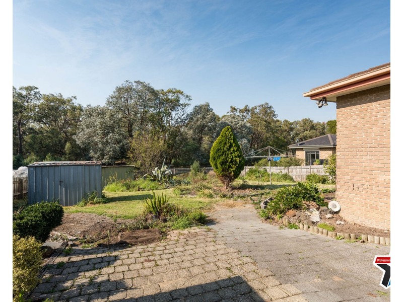 8 Lee Ann Crescent, Croydon VIC 3136
