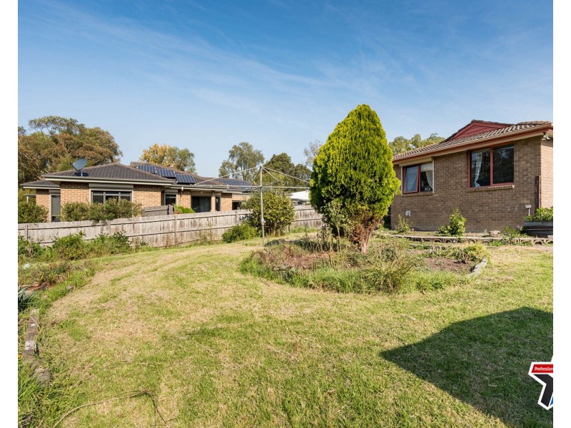 8 Lee Ann Crescent, Croydon VIC 3136
