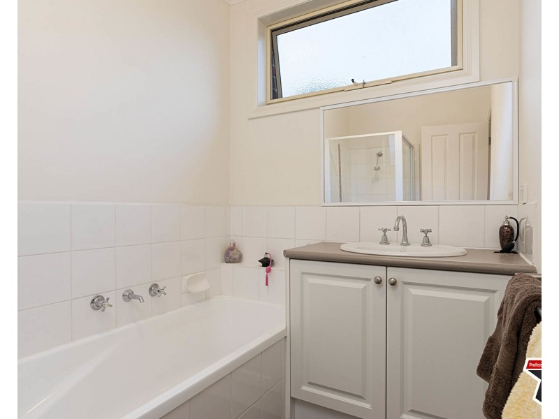 2b Lansell Road, Mooroolbark VIC 3138