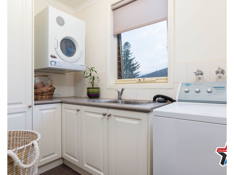 2b Lansell Road, Mooroolbark VIC 3138