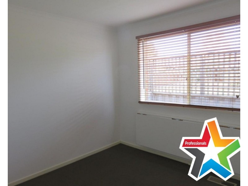 4/19 Luscombe Court, Kilsyth VIC 3137