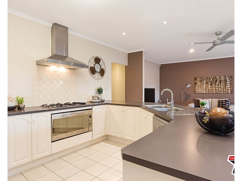 10 Carmella Close, Chirnside Park VIC 3116