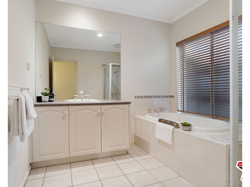 10 Carmella Close, Chirnside Park VIC 3116