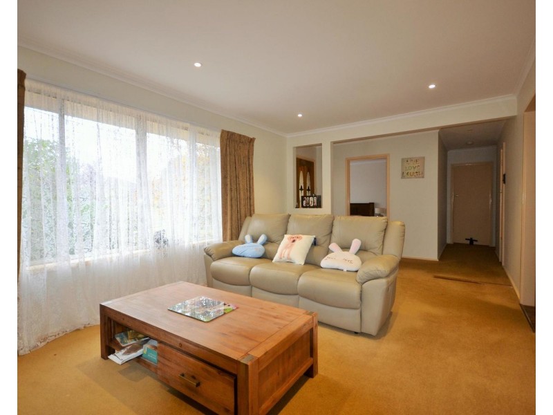 12 Larbert Road, Mooroolbark VIC 3138