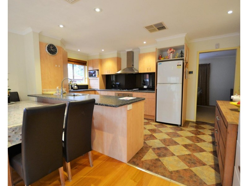 12 Larbert Road, Mooroolbark VIC 3138