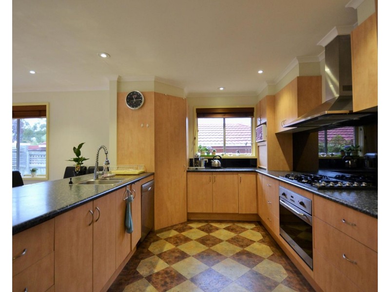 12 Larbert Road, Mooroolbark VIC 3138