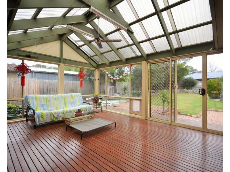 12 Larbert Road, Mooroolbark VIC 3138